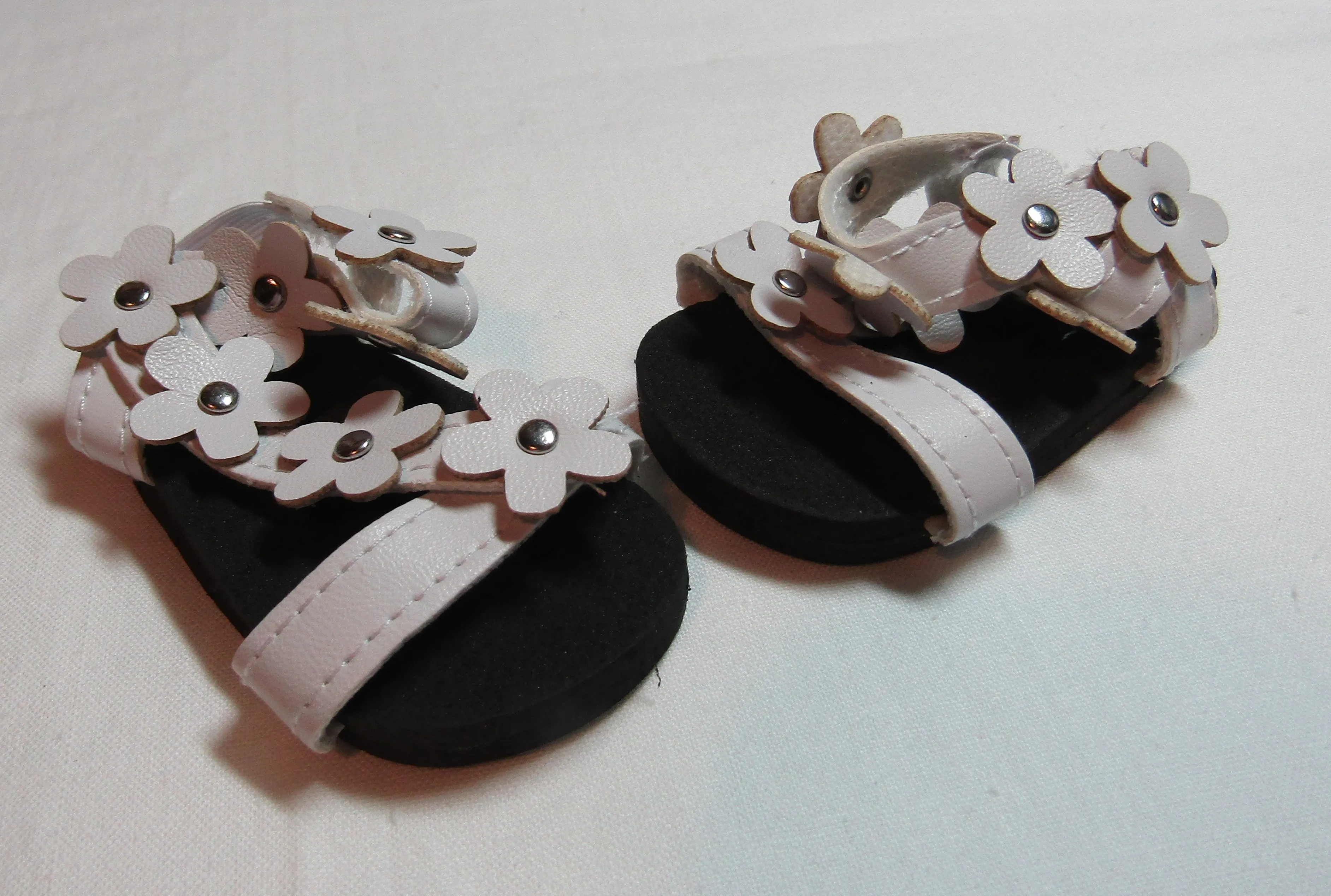 Flower Strap Sandals 18 inch Doll: White